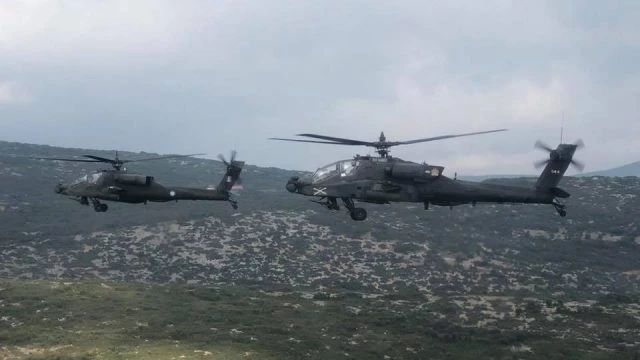 «Οργώνουν» την Ελλάδα ελληνικά και αμερικανικά Apache – Αυξάνεται η στρατιωτική παρουσία των ΗΠΑ – «Ζαλισμένη» η Άγκυρα